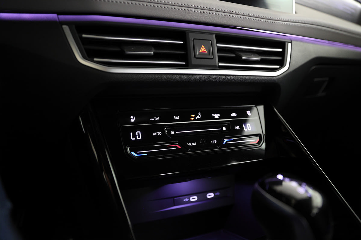 Фото Volkswagen Tayron I Рестайлинг R-Line Pro Белый I Рестайлинг 2024, №18