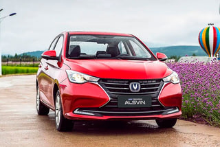 Фото экстерьера CHANGAN Alsvin №1