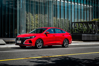 Фото экстерьера CHANGAN Eado PLUS №13