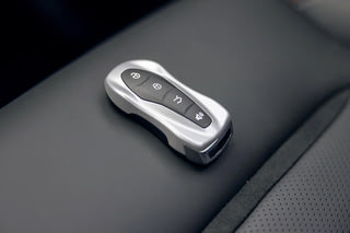 Фото интерьера GEELY KNEWSTAR 001 №8