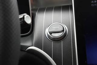 Фото интерьера Mercedes-Benz GLC L №5