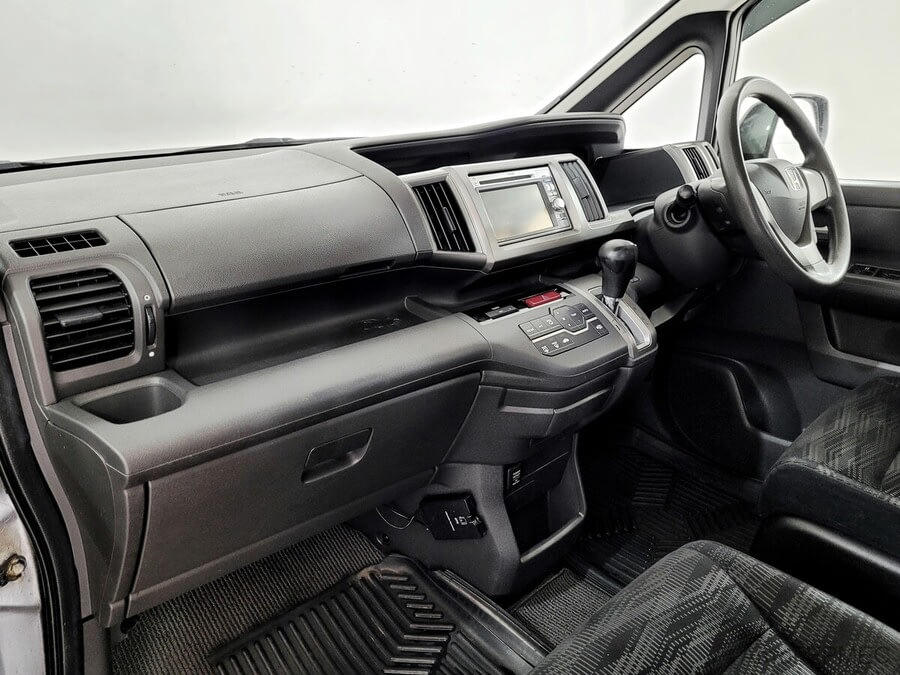 Фото Honda Stepwgn IV Рестайлинг с пробегом | №11