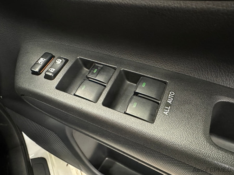 Фото TOYOTA Wish II Рестайлинг с пробегом | №10