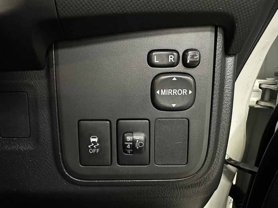 Фото TOYOTA Wish II Рестайлинг с пробегом | №9