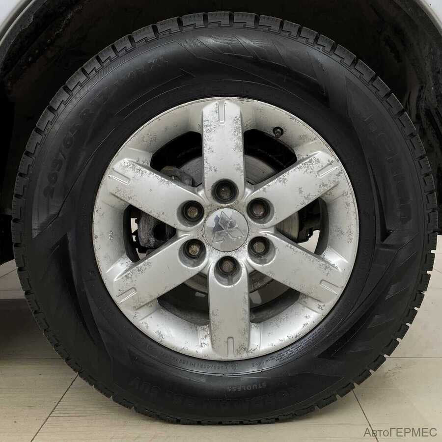 Фото MITSUBISHI Pajero III с пробегом | №17