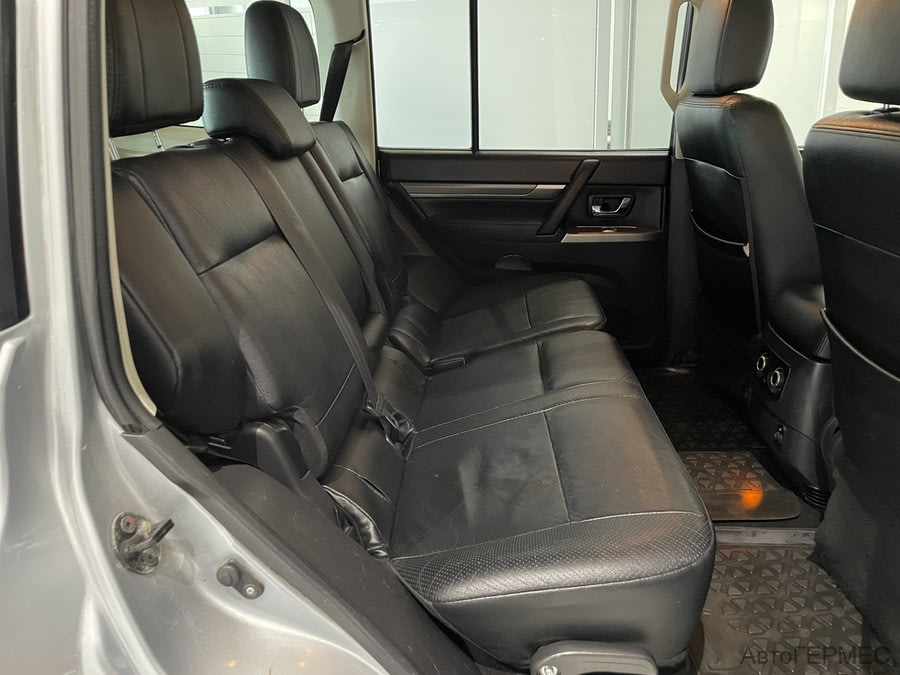 Фото MITSUBISHI Pajero IV Рестайлинг 1 с пробегом | №15 Фото MITSUBISHI Pajero IV Рестайлинг 1 с пробегом | №15