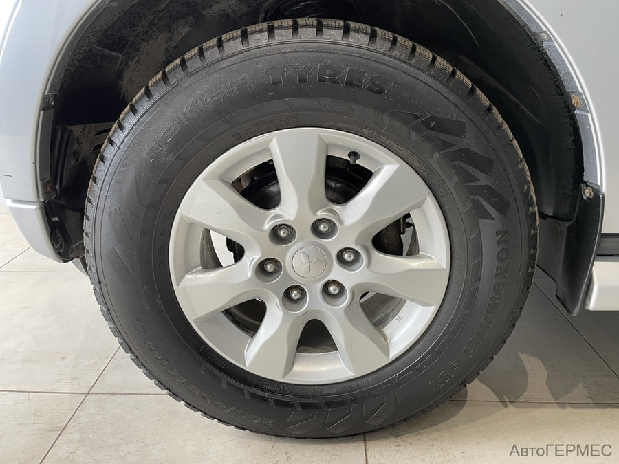 Фото MITSUBISHI Pajero IV Рестайлинг 1 с пробегом | №18 Фото MITSUBISHI Pajero IV Рестайлинг 1 с пробегом | №18