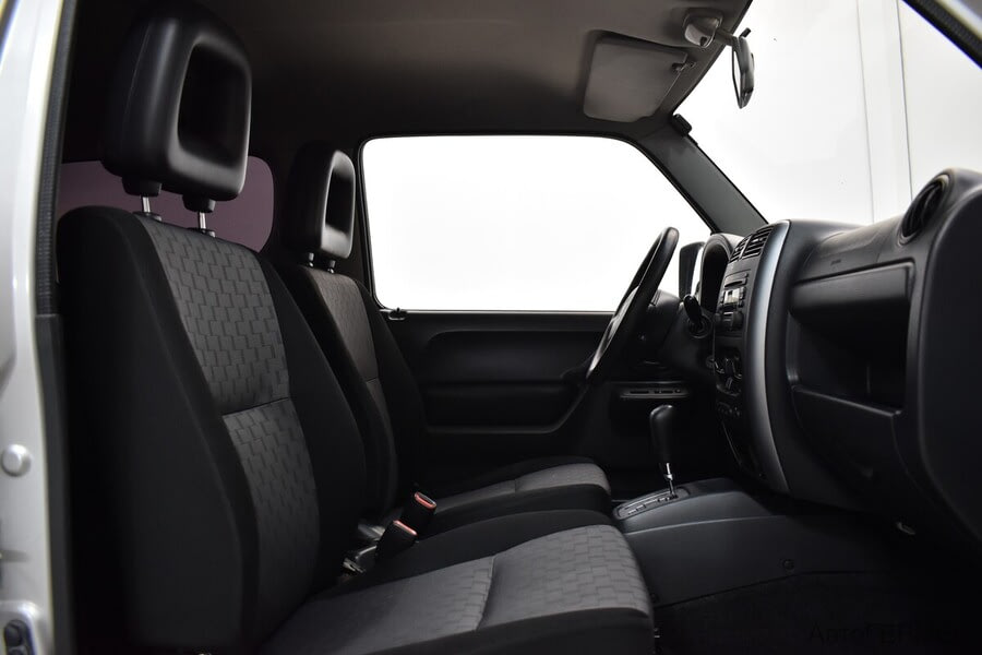 Фото SUZUKI Jimny III Рестайлинг 1 с пробегом | №11 Фото SUZUKI Jimny III Рестайлинг 1 с пробегом | №11