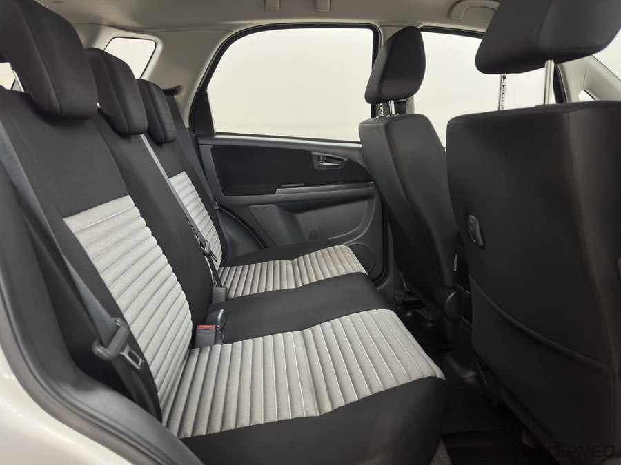 Фото SUZUKI Sx4 I (CLASSIC) Рестайлинг с пробегом | №11 Фото SUZUKI Sx4 I (CLASSIC) Рестайлинг с пробегом | №11