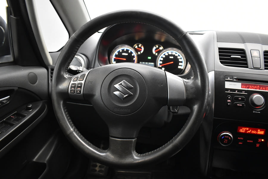 Фото SUZUKI Sx4 I (CLASSIC) Рестайлинг с пробегом | №9 Фото SUZUKI Sx4 I (CLASSIC) Рестайлинг с пробегом | №9
