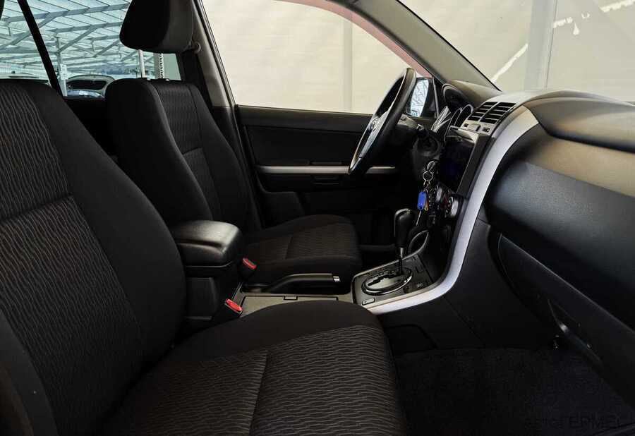 Фото SUZUKI Grand Vitara II Рестайлинг 2 с пробегом | №12 Фото SUZUKI Grand Vitara II Рестайлинг 2 с пробегом | №12
