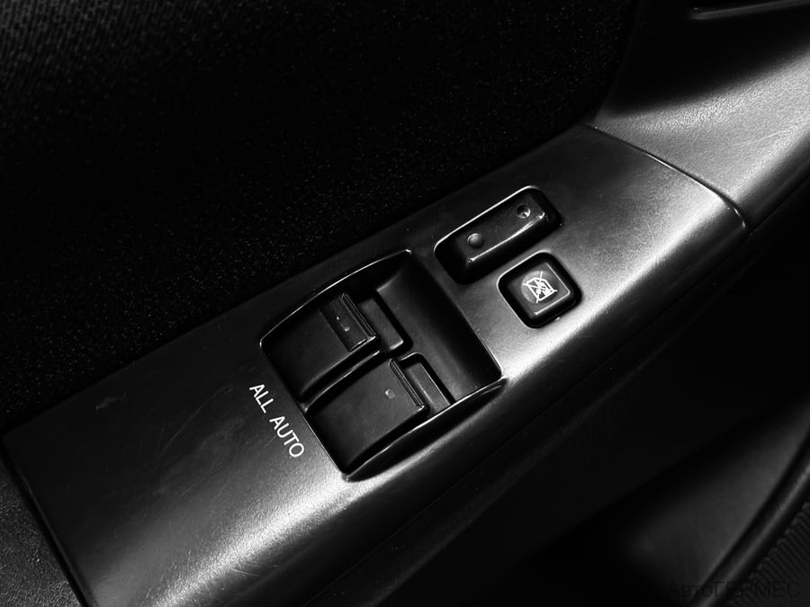 Фото TOYOTA Corolla IX (E120, E130) Рестайлинг с пробегом | №9 Фото TOYOTA Corolla IX (E120, E130) Рестайлинг с пробегом | №9