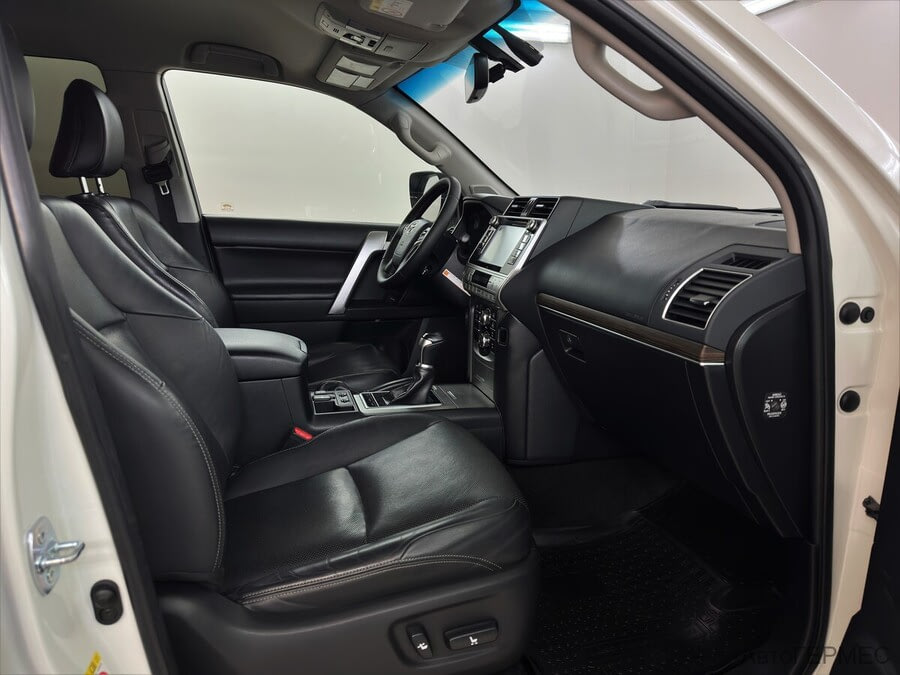 Фото TOYOTA Land Cruiser Prado 150 SERIES Рестайлинг 2 с пробегом | №15