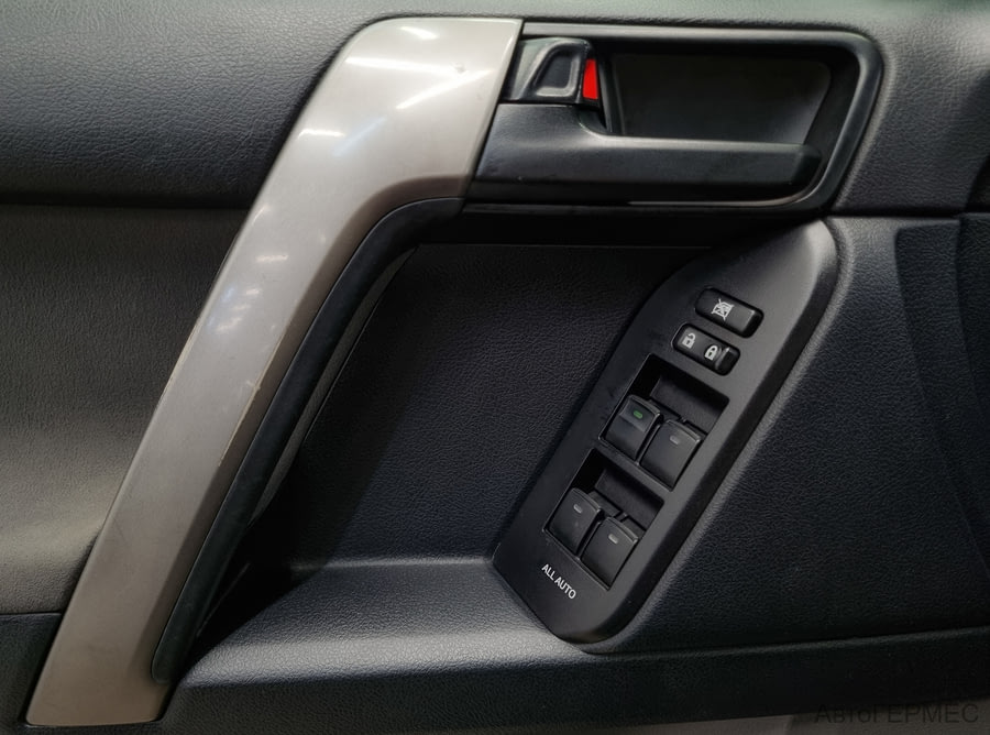 Фото TOYOTA Land Cruiser Prado 150 SERIES с пробегом | №9 Фото TOYOTA Land Cruiser Prado 150 SERIES с пробегом | №9