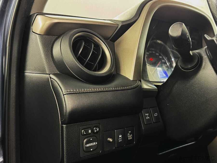 Фото TOYOTA RAV4 IV (XA40) с пробегом | №10