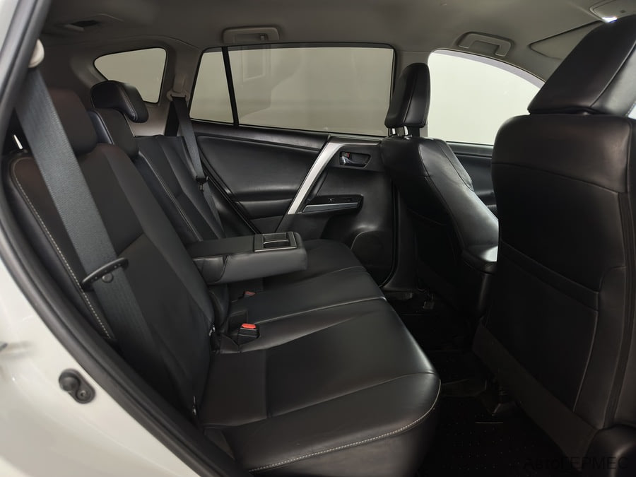 Фото TOYOTA RAV4 IV (XA40) Рестайлинг с пробегом | №14