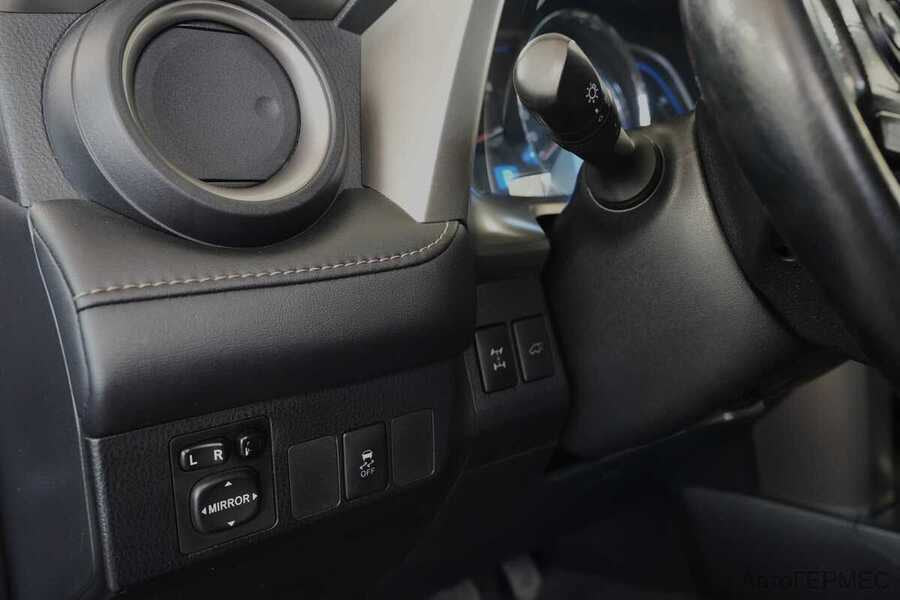 Фото TOYOTA RAV4 IV (XA40) с пробегом | №10