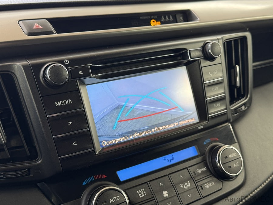 Фото TOYOTA RAV4 IV (XA40) Рестайлинг с пробегом | №11