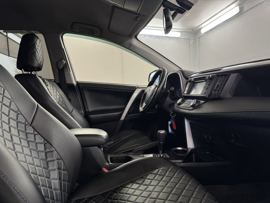 Фото TOYOTA RAV4 IV (XA40) Рестайлинг с пробегом | №13