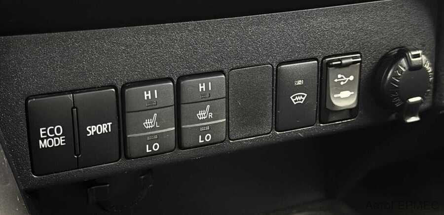 Фото TOYOTA RAV4 IV (XA40) Рестайлинг с пробегом | №12