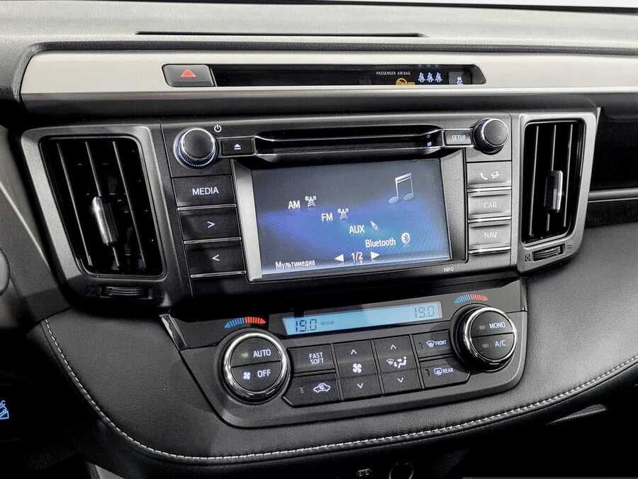 Фото TOYOTA RAV4 IV (XA40) Рестайлинг с пробегом | №7