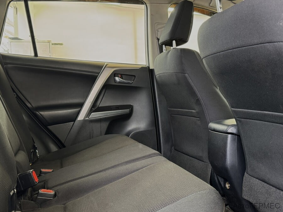 Фото TOYOTA RAV4 IV (XA40) Рестайлинг с пробегом | №13