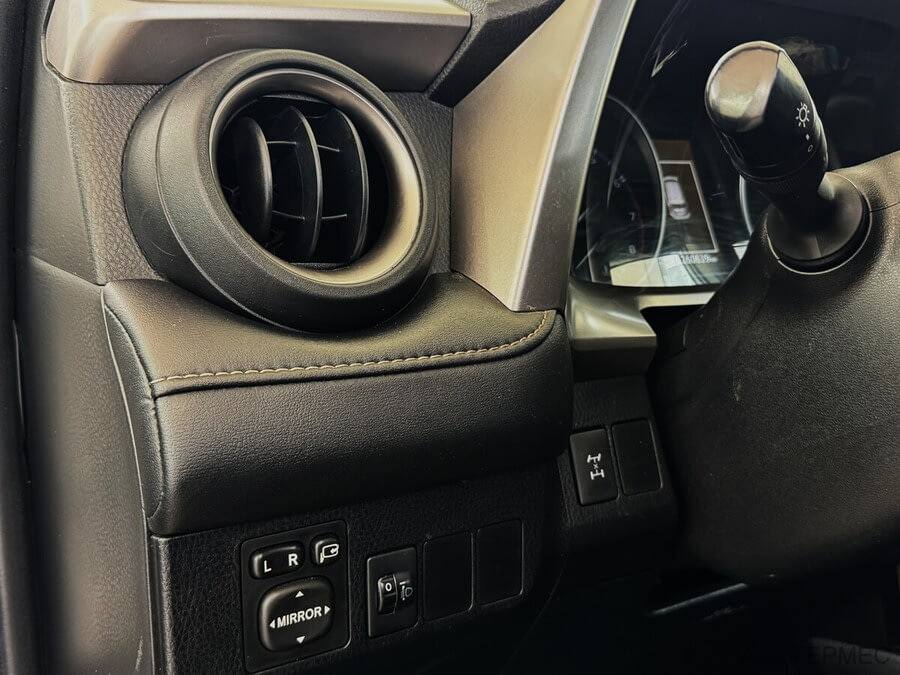 Фото TOYOTA RAV4 IV (XA40) Рестайлинг с пробегом | №10