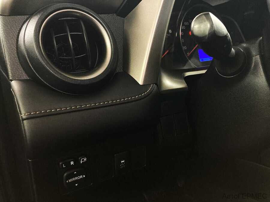 Фото TOYOTA RAV4 IV (XA40) с пробегом | №10