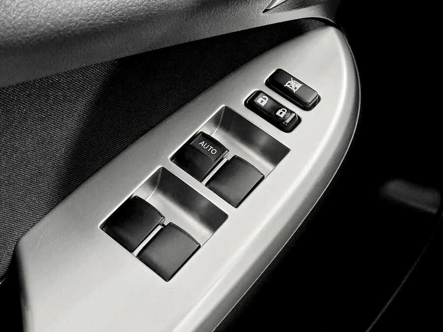 Фото TOYOTA Corolla X (E140, E150) Рестайлинг с пробегом | №10