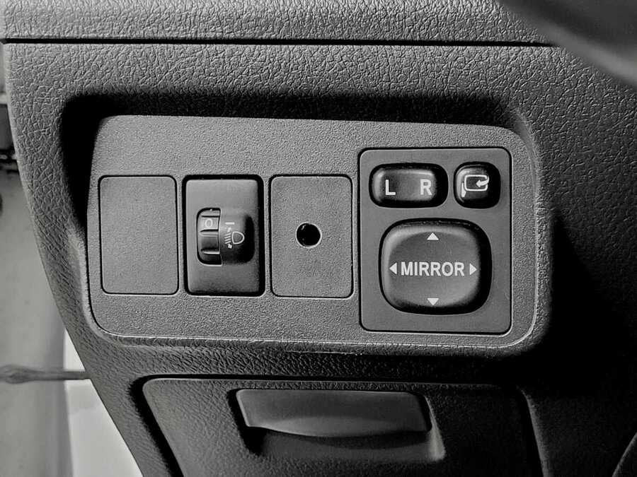 Фото TOYOTA Corolla X (E140, E150) Рестайлинг с пробегом | №8