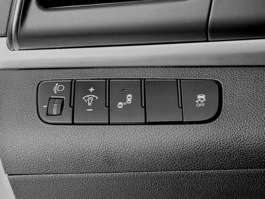 Фото HYUNDAI Avante VI с пробегом | №8