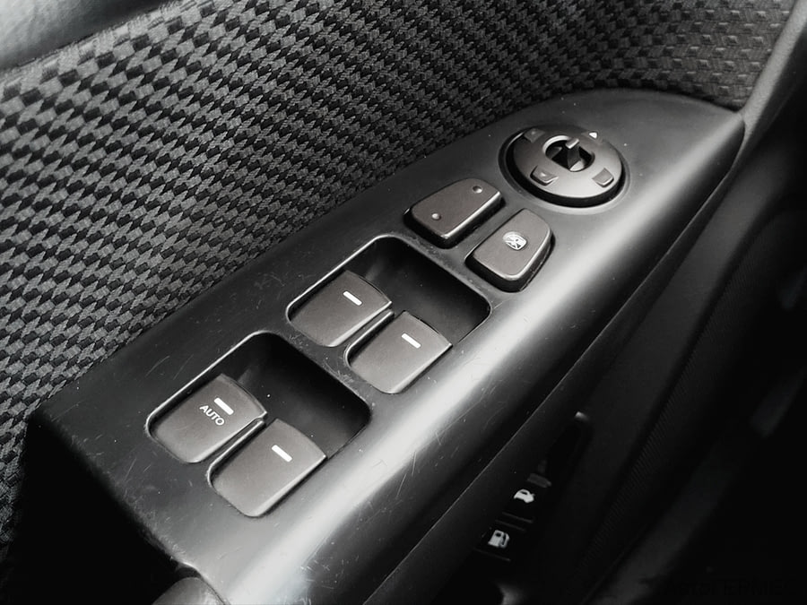 Фото HYUNDAI Sonata V (NF) с пробегом | №9 Фото HYUNDAI Sonata V (NF) с пробегом | №9