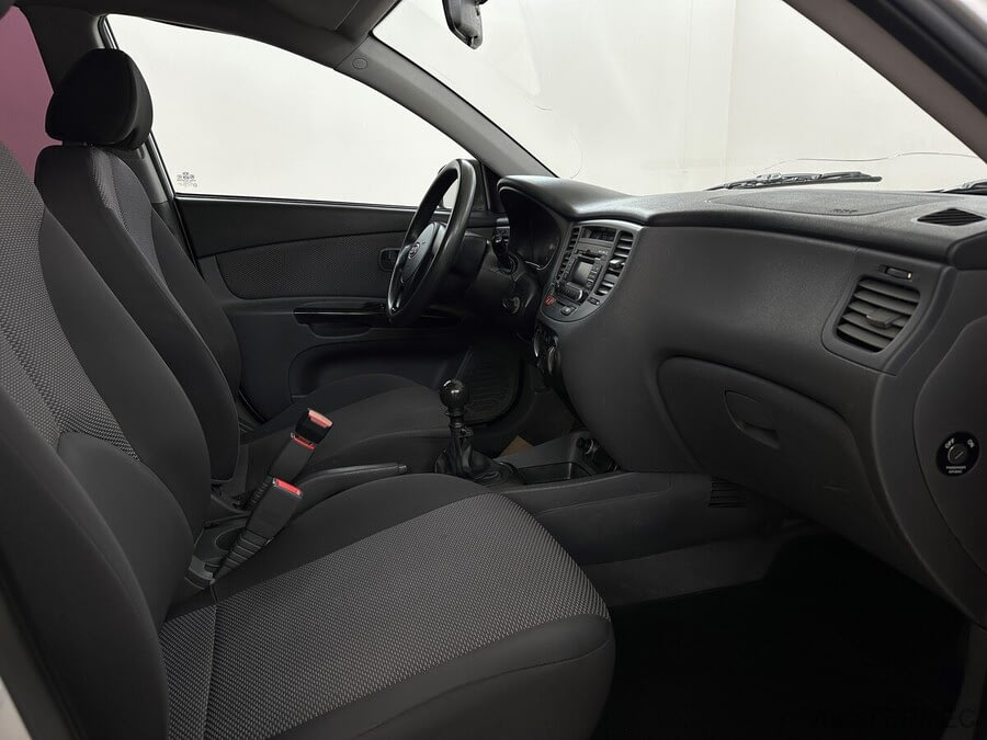 Фото Kia Rio II Рестайлинг с пробегом | №8 Фото Kia Rio II Рестайлинг с пробегом | №8