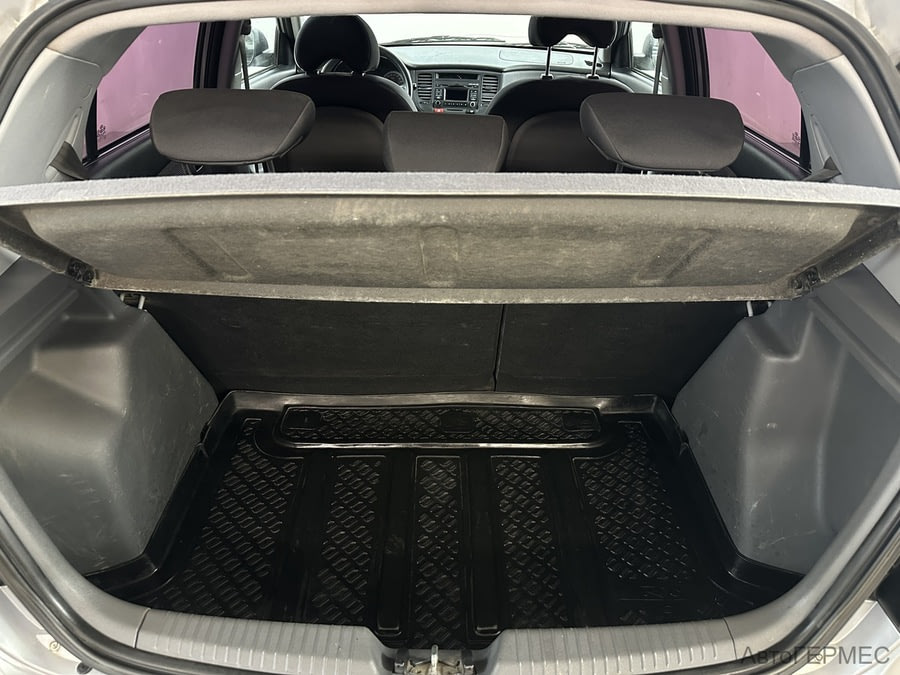 Фото Kia Rio II Рестайлинг с пробегом | №10 Фото Kia Rio II Рестайлинг с пробегом | №10