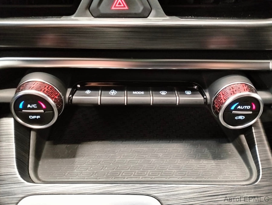 Фото GEELY Tugella I Рестайлинг с пробегом | №7 Фото GEELY Tugella I Рестайлинг с пробегом | №7