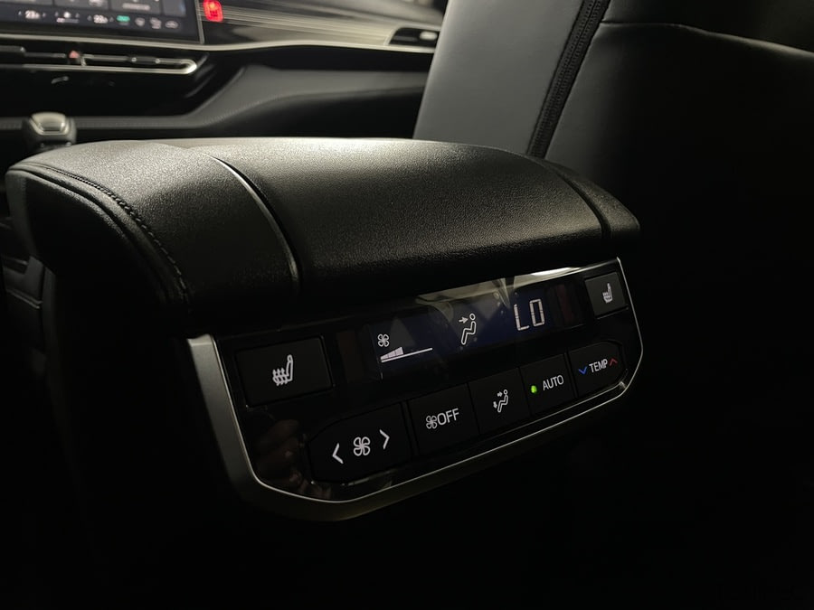 Фото TOYOTA Highlander IV (U70) с пробегом | №13