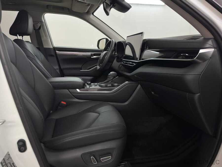 Фото TOYOTA Highlander IV (U70) с пробегом | №13