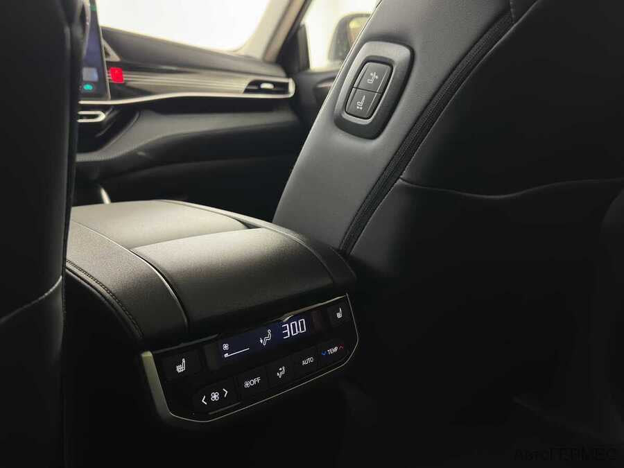 Фото TOYOTA Highlander IV (U70) с пробегом | №12