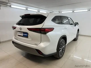 Фото TOYOTA Highlander 