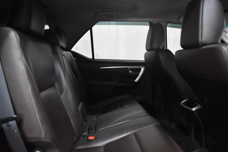 Фото TOYOTA Fortuner II с пробегом | №15 Фото TOYOTA Fortuner II с пробегом | №15