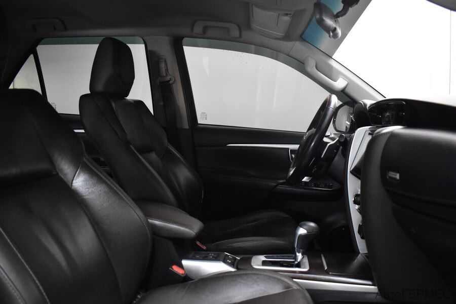 Фото TOYOTA Fortuner II с пробегом | №14 Фото TOYOTA Fortuner II с пробегом | №14