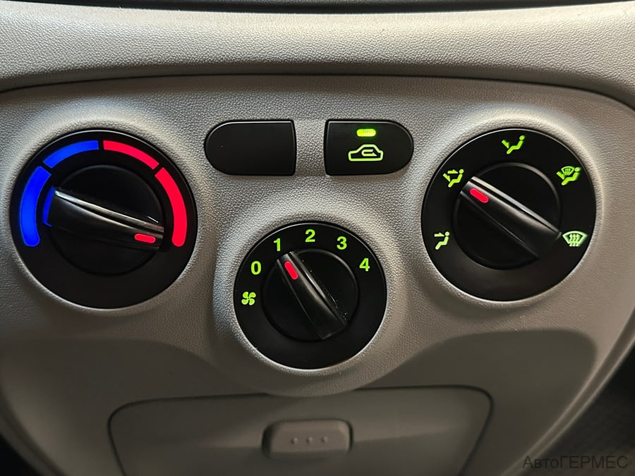 Фото HYUNDAI Verna II с пробегом | №7 Фото HYUNDAI Verna II с пробегом | №7