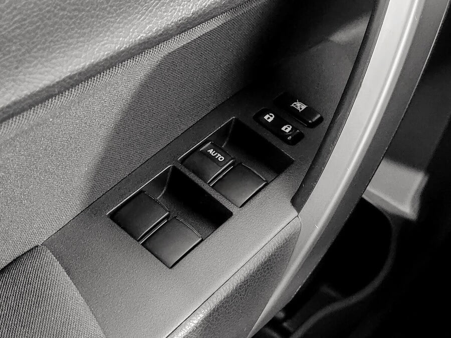 Фото TOYOTA Corolla XI (E160, E170) с пробегом | №10