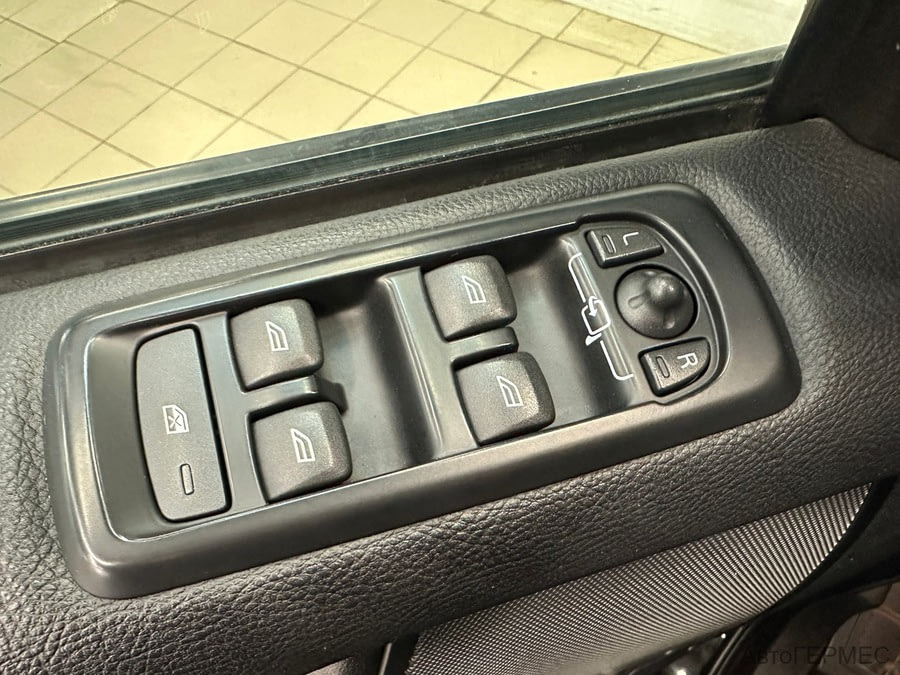 Фото LAND ROVER Discovery IV с пробегом | №11