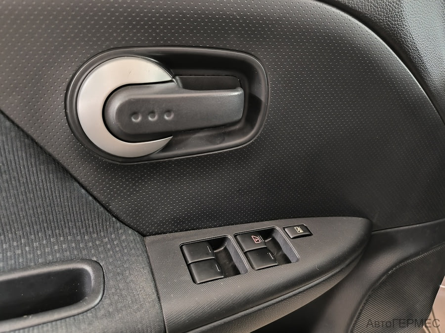 Фото NISSAN Note I Рестайлинг с пробегом | №8 Фото NISSAN Note I Рестайлинг с пробегом | №8