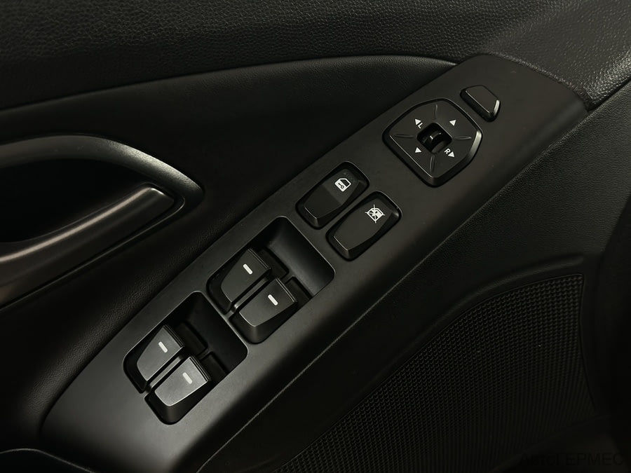 Фото HYUNDAI ix35 I Рестайлинг с пробегом | №8