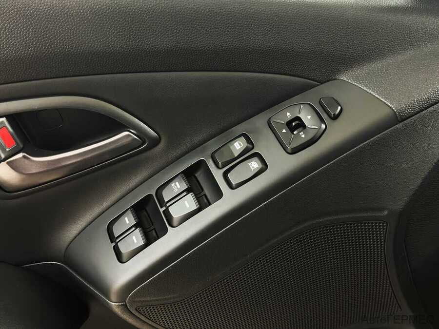 Фото HYUNDAI ix35 I Рестайлинг с пробегом | №9
