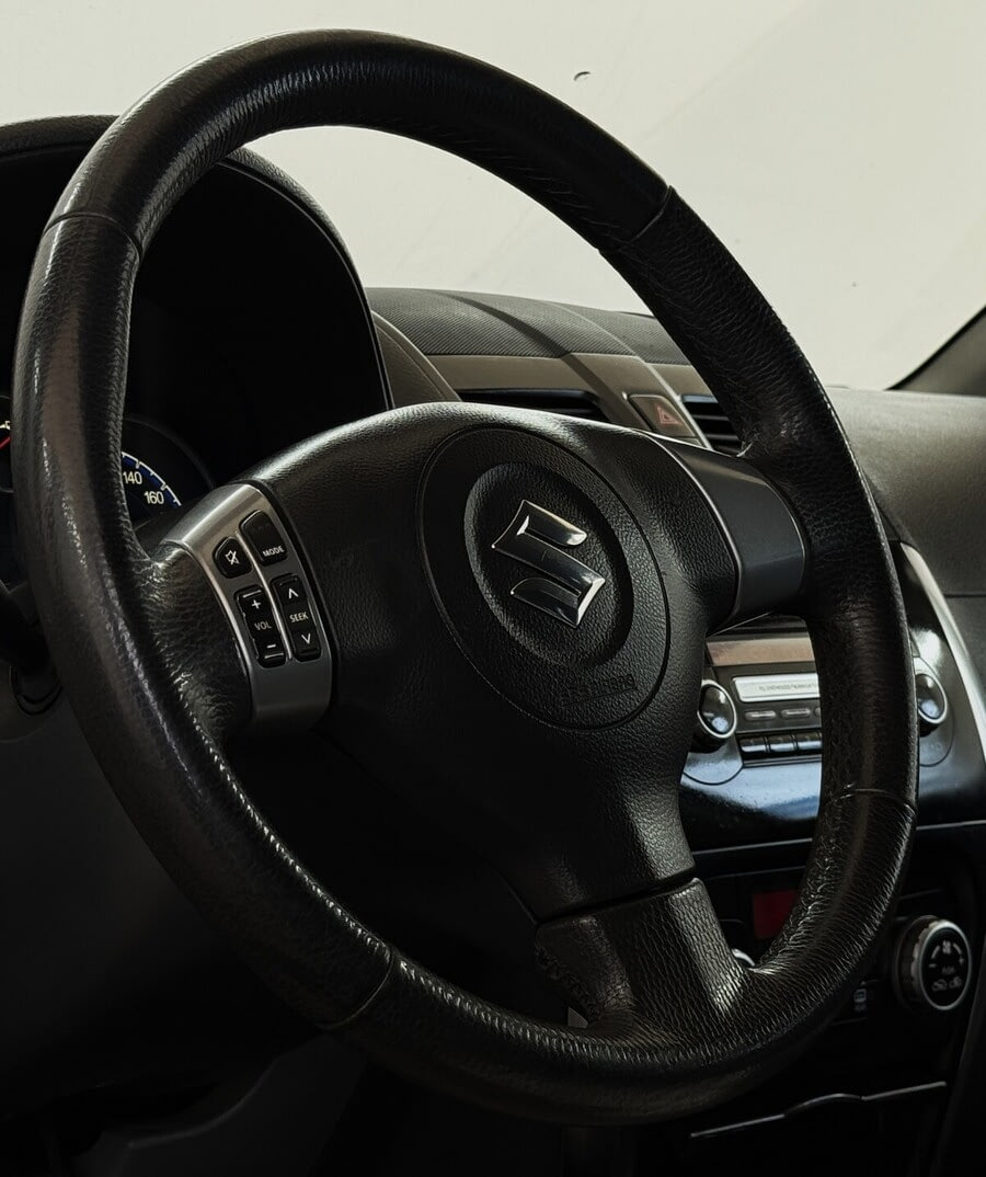 Фото SUZUKI Sx4 I (CLASSIC) Рестайлинг с пробегом | №10 Фото SUZUKI Sx4 I (CLASSIC) Рестайлинг с пробегом | №10