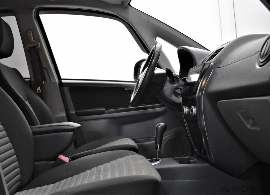 Фото SUZUKI Sx4 I (CLASSIC) Рестайлинг с пробегом | №10 Фото SUZUKI Sx4 I (CLASSIC) Рестайлинг с пробегом | №10