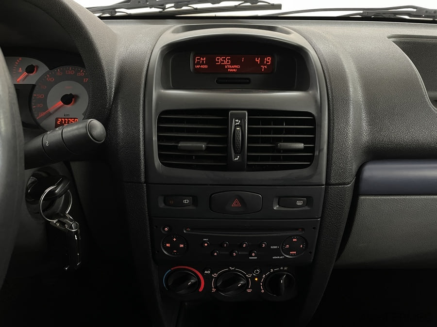 Фото RENAULT Symbol I Рестайлинг 2 с пробегом | №7 Фото RENAULT Symbol I Рестайлинг 2 с пробегом | №7